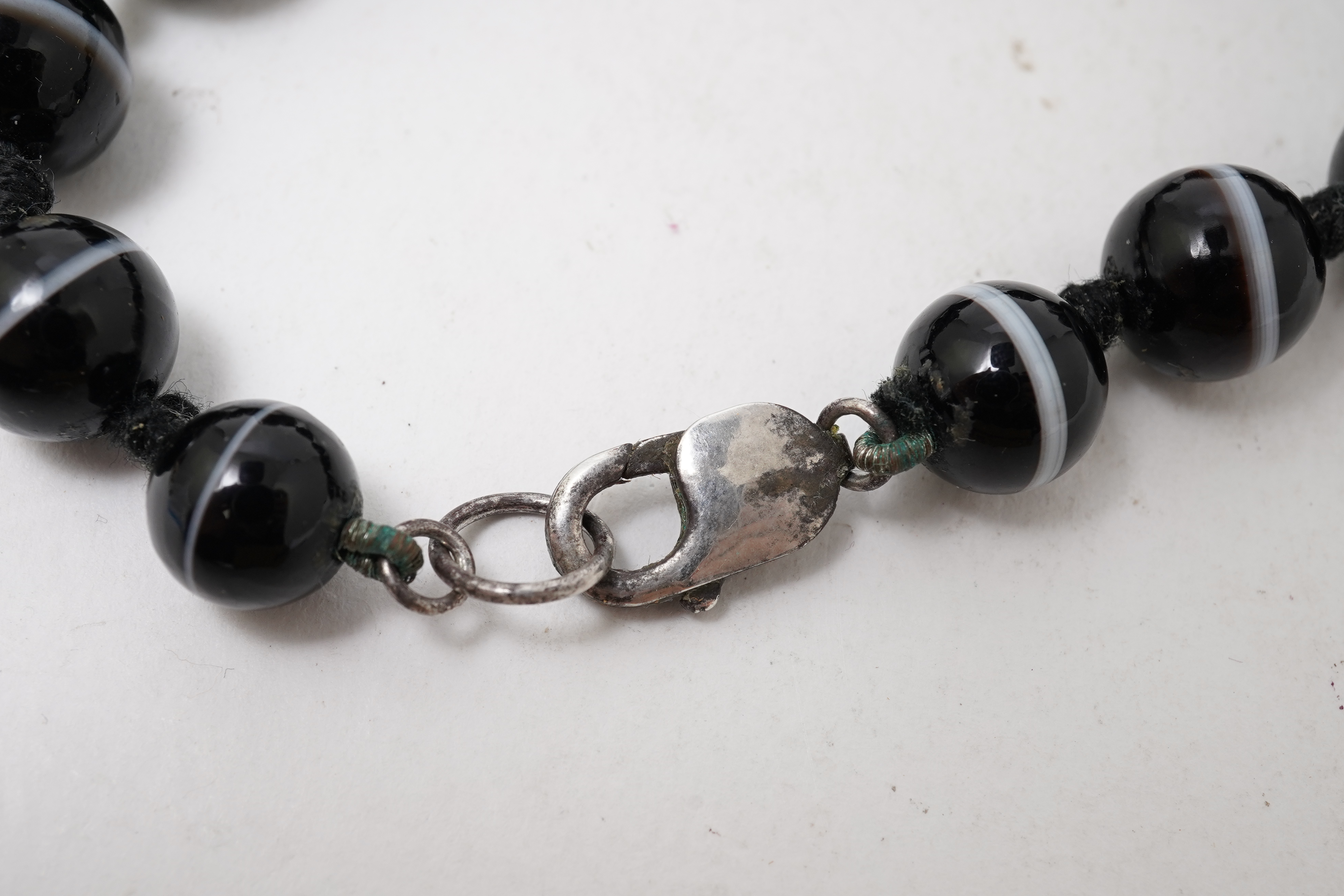 A banded onyx bead necklace, early 20th century
